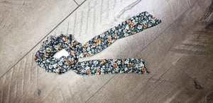 Garden tie scrunchie